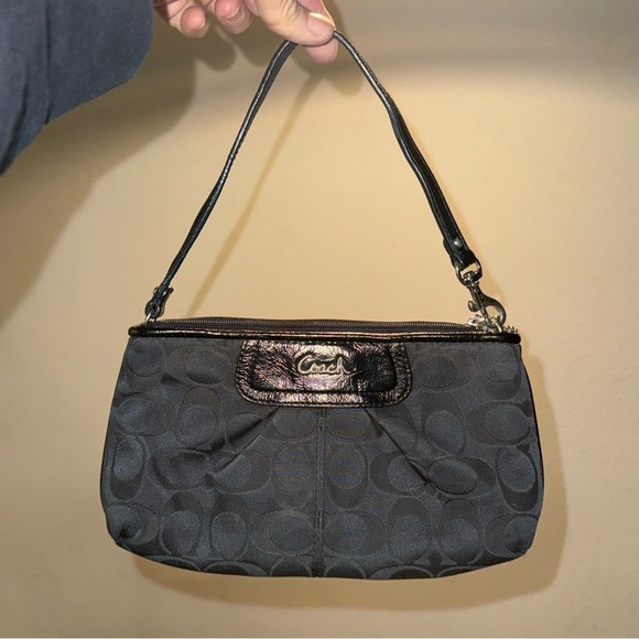 Coach Black Signature Wristlet Clutch with Leather Trim hang tags attached - Picture 3 of 16